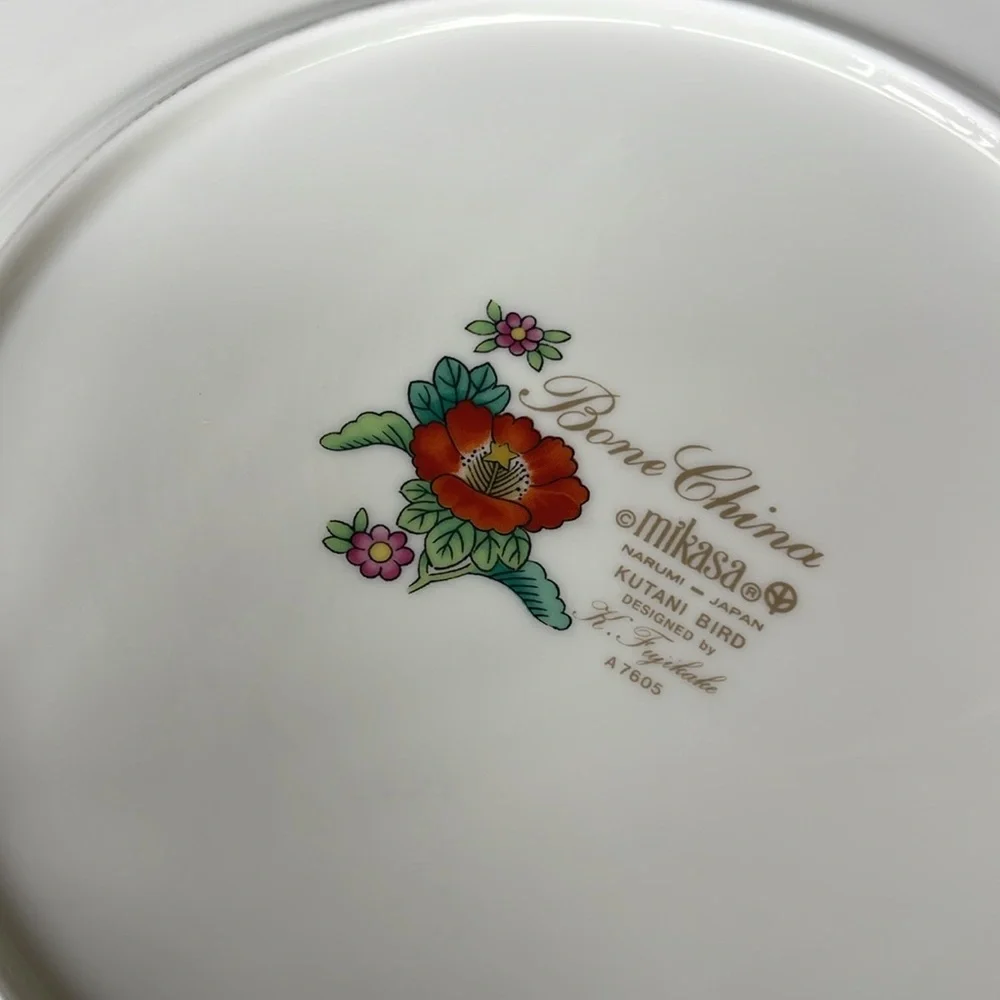 Mikasa Red and Green Ornate Dinnerware set of  2 -Bone China Kutani Bird